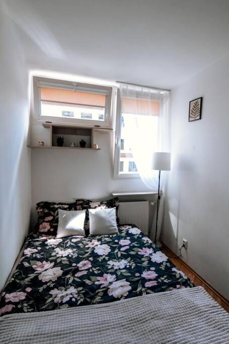 Przytulne Mieszkanie W Centrum Varşovia Exterior foto
